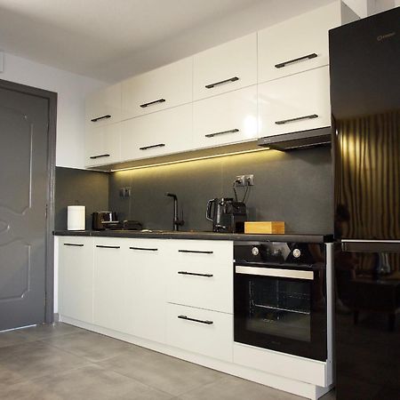 Kiriakos Apartment Kalamata Bagian luar foto