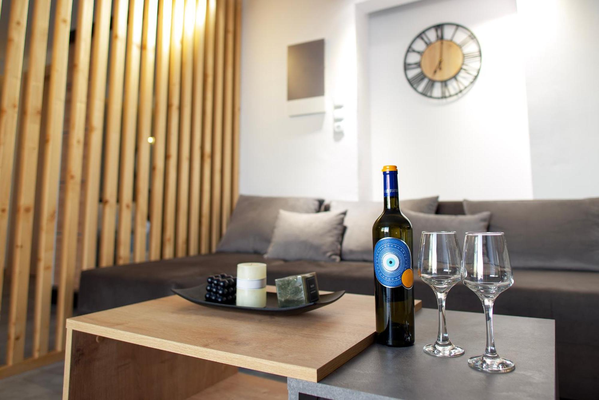 Kiriakos Apartment Kalamata Bagian luar foto