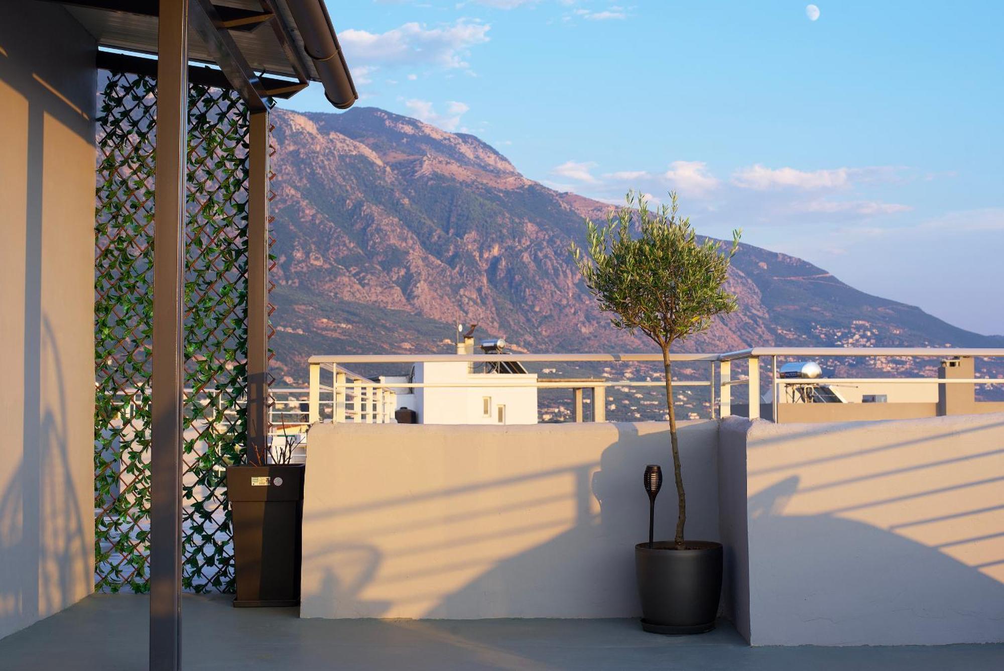 Kiriakos Apartment Kalamata Bagian luar foto